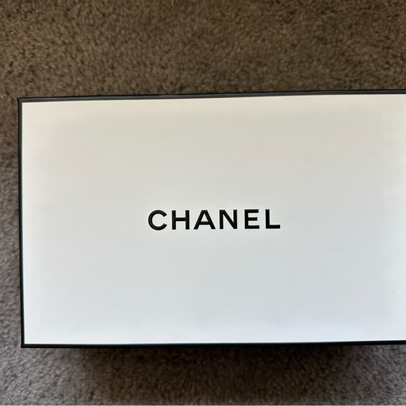 Good condition Chanel Camellia Wallet Red Patent Leather - Picture 6 of 7